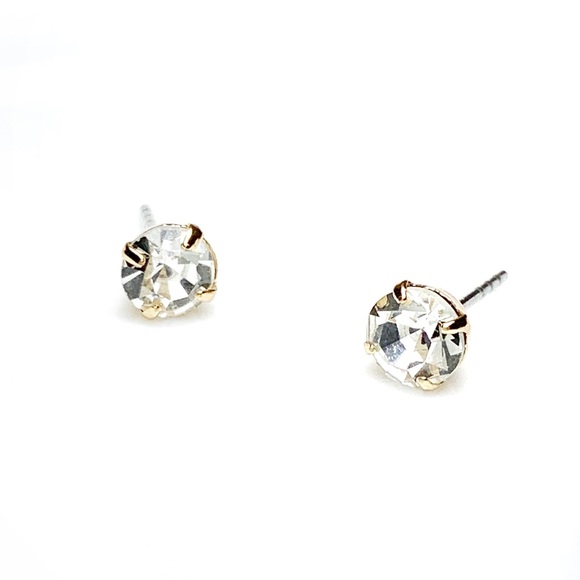 New without tags! White stud earrings - Picture 1 of 2